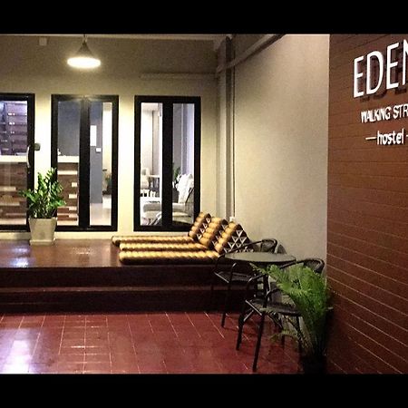 Eden Walking Street Hostel Chiang Mai Exteriör bild