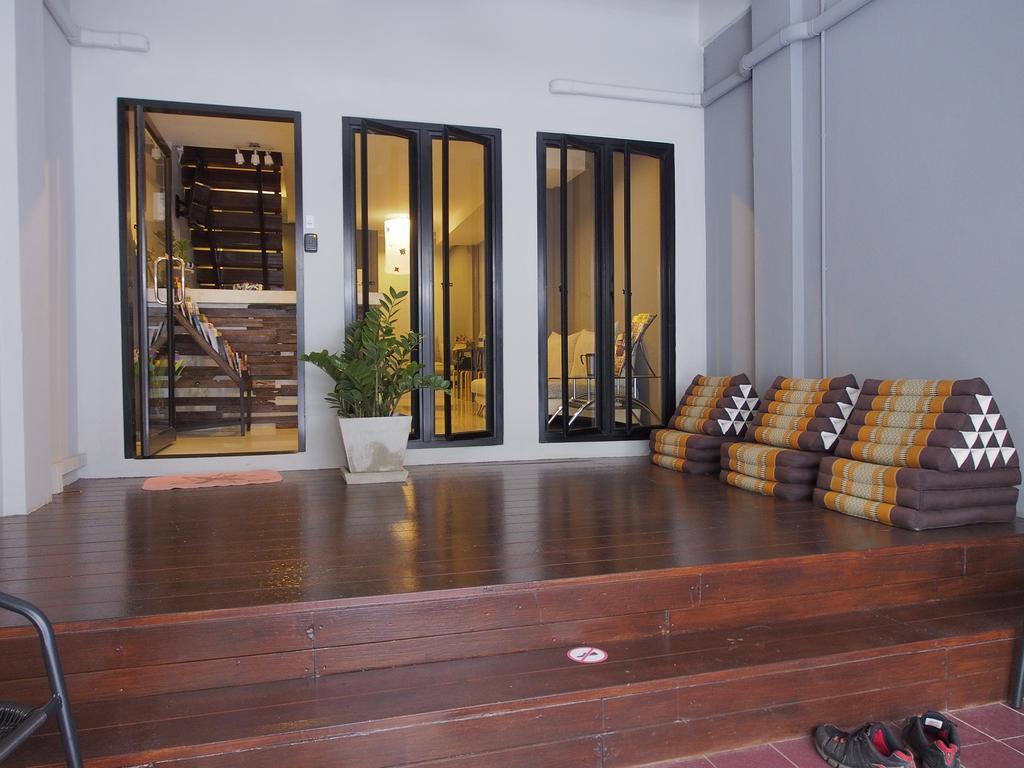 Eden Walking Street Hostel Chiang Mai Exteriör bild