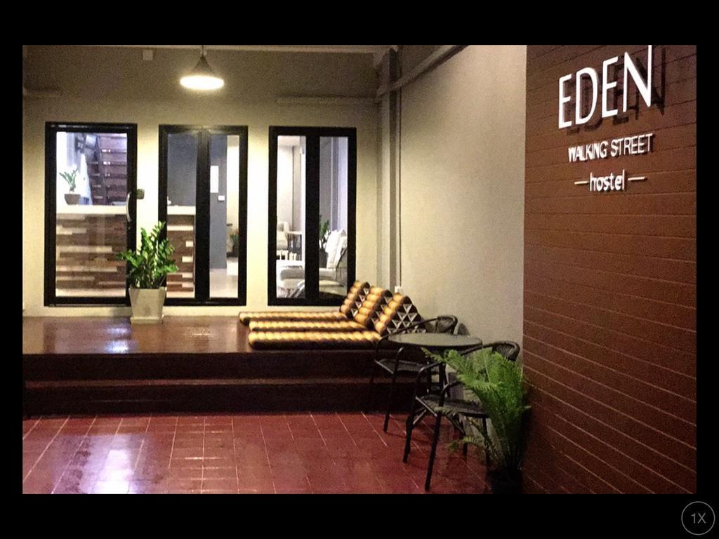 Eden Walking Street Hostel Chiang Mai Exteriör bild