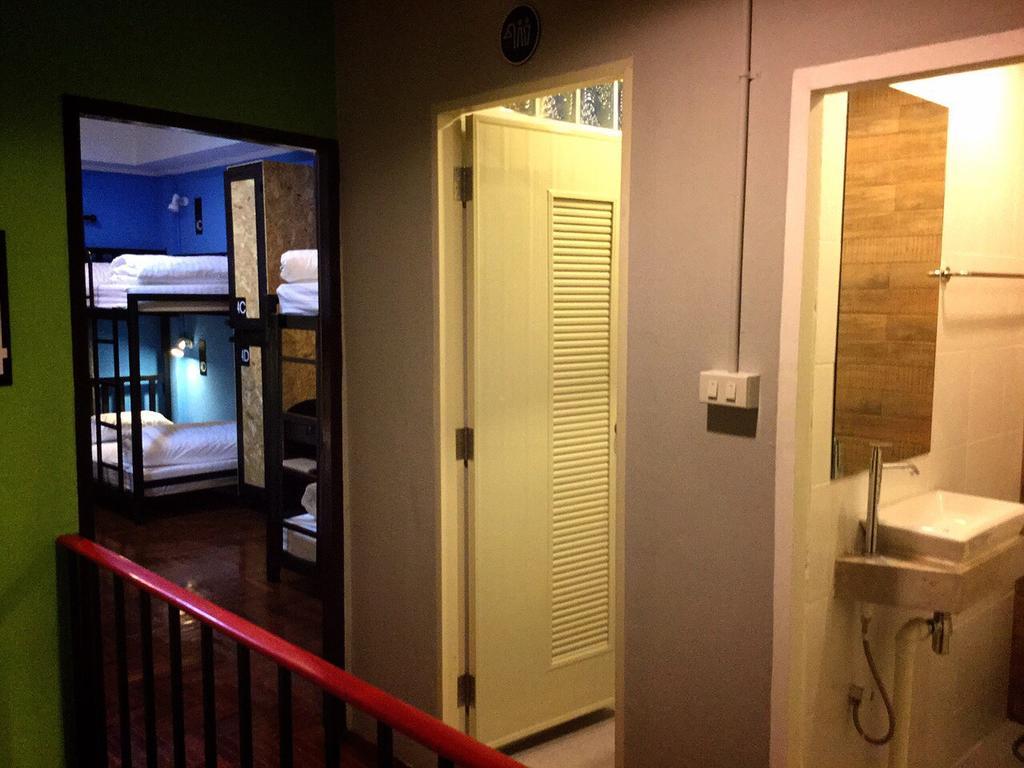Eden Walking Street Hostel Chiang Mai Exteriör bild