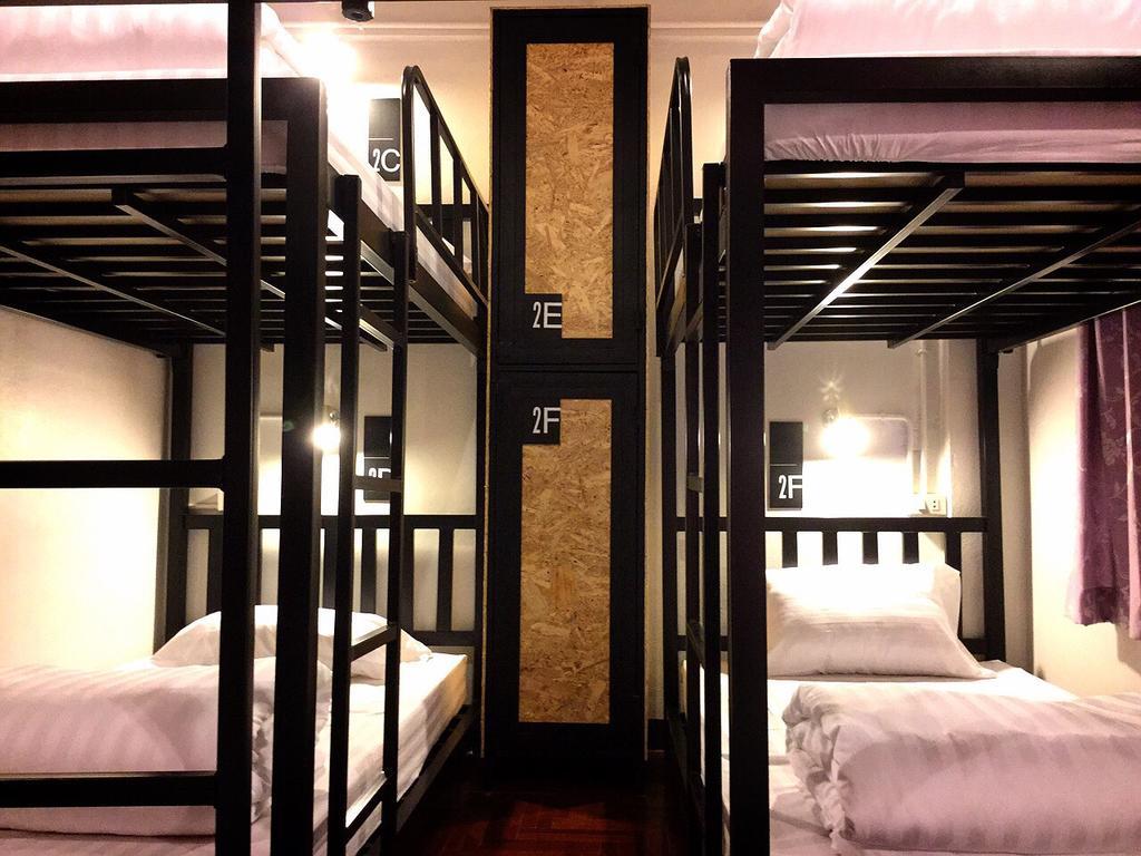 Eden Walking Street Hostel Chiang Mai Rum bild