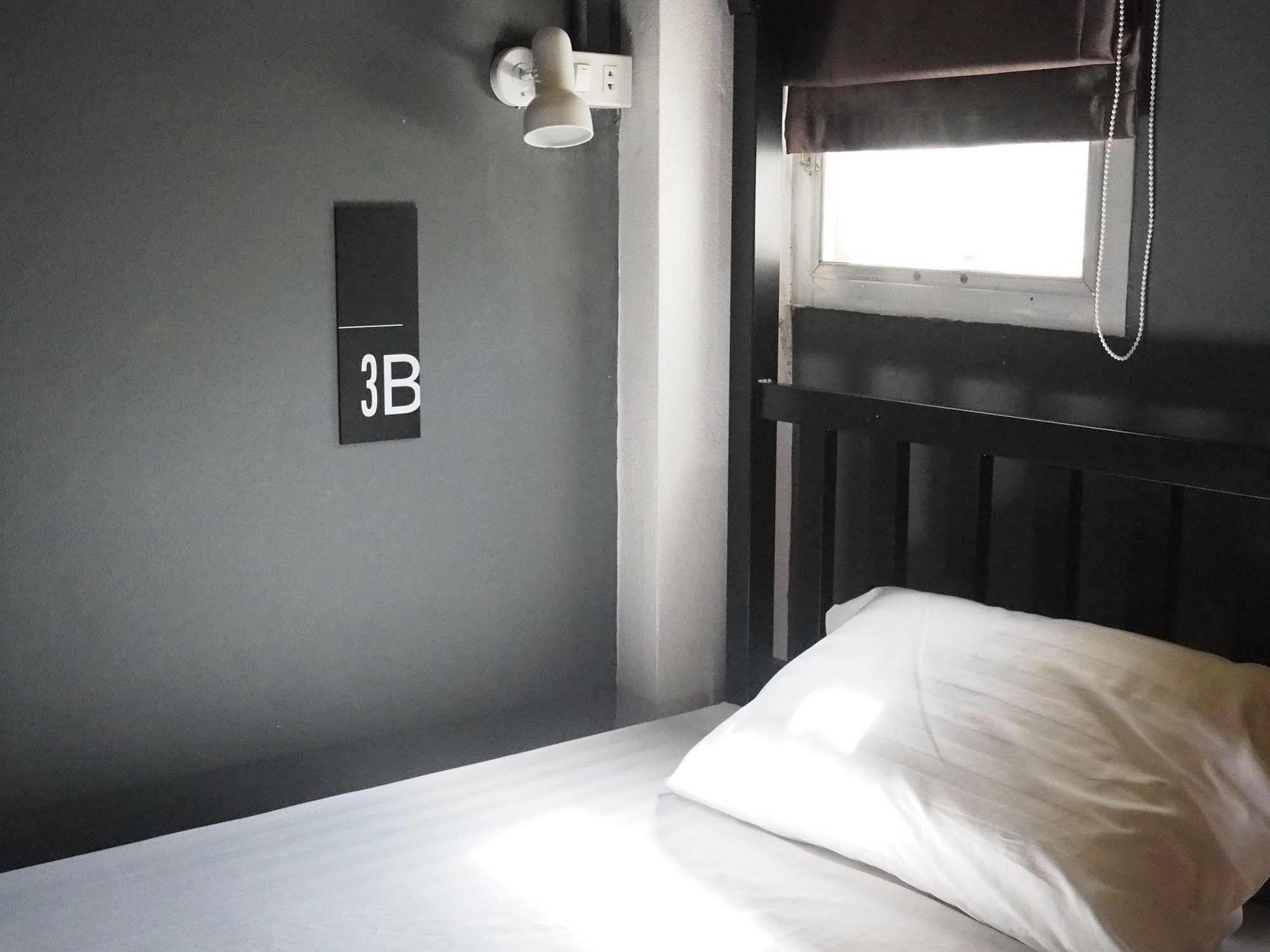 Eden Walking Street Hostel Chiang Mai Exteriör bild