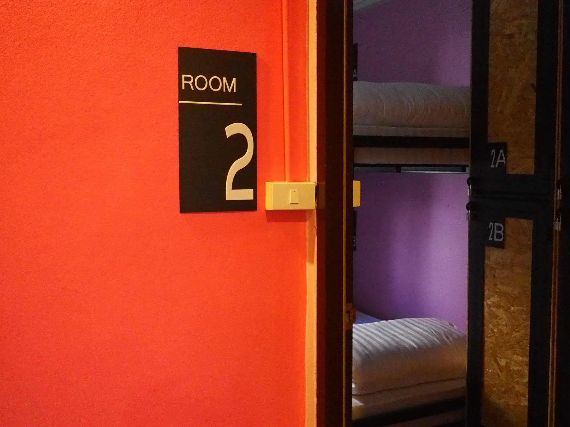 Eden Walking Street Hostel Chiang Mai Exteriör bild