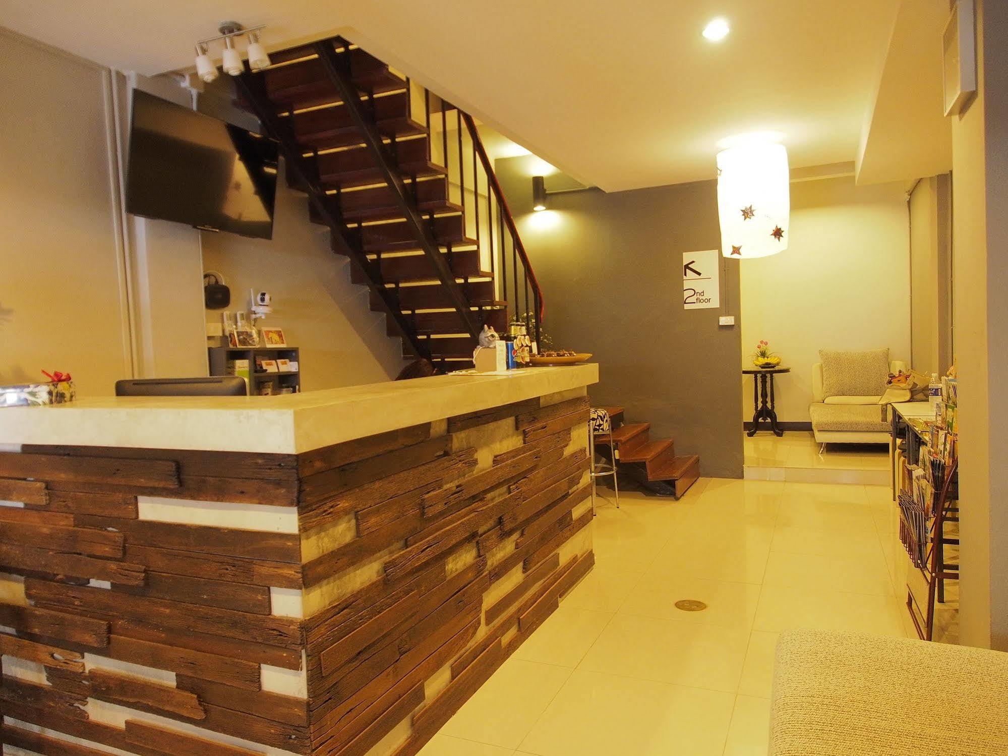 Eden Walking Street Hostel Chiang Mai Exteriör bild