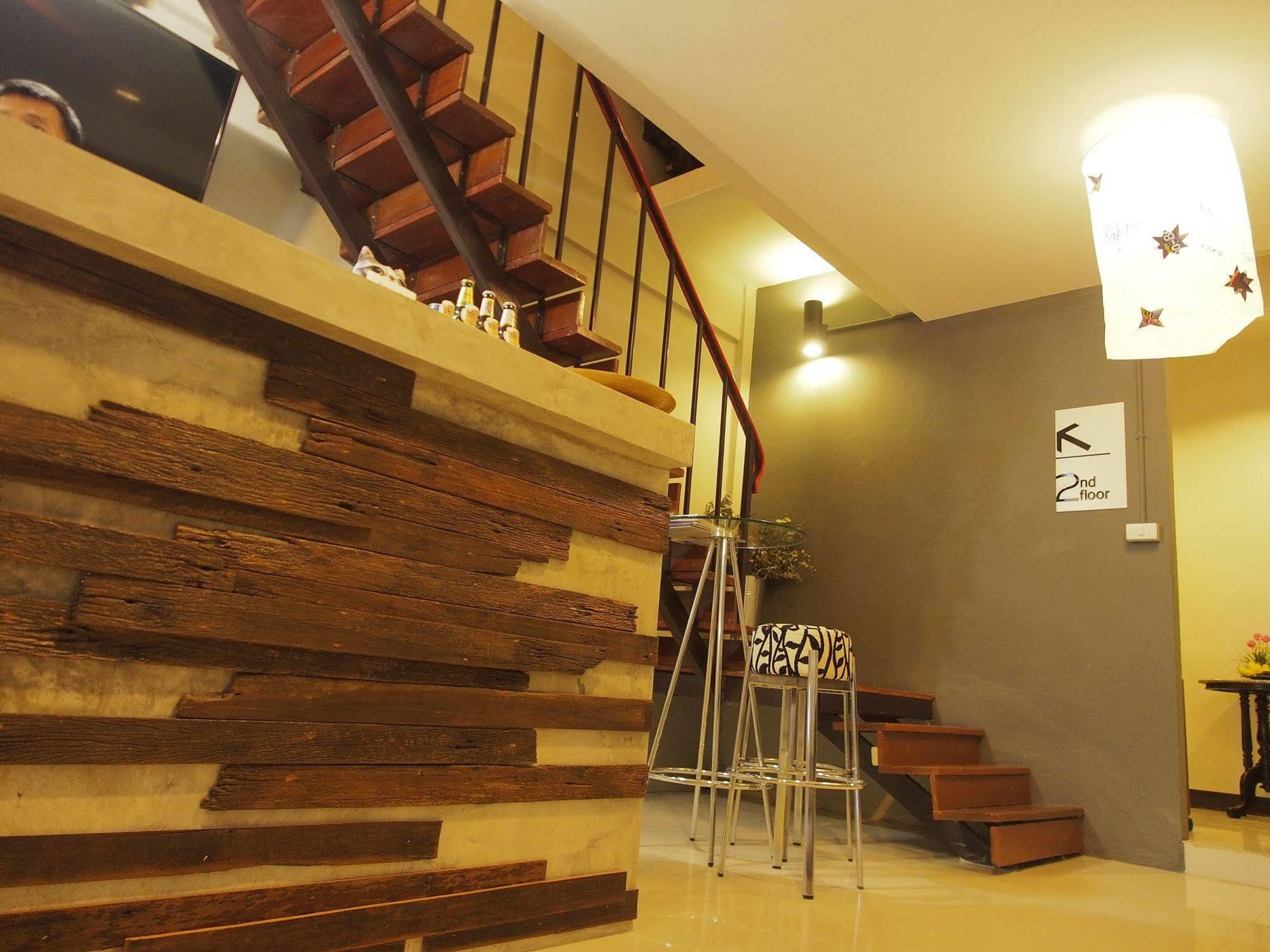 Eden Walking Street Hostel Chiang Mai Exteriör bild