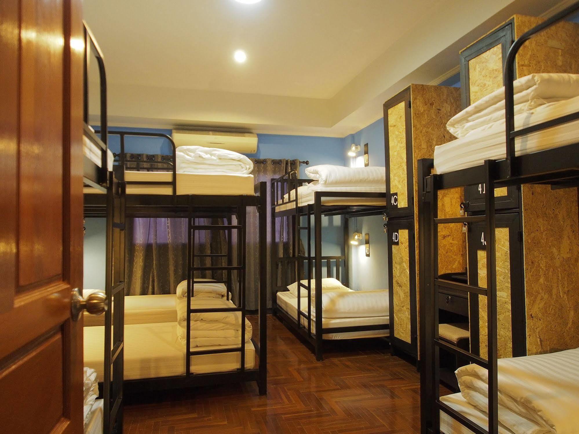 Eden Walking Street Hostel Chiang Mai Exteriör bild