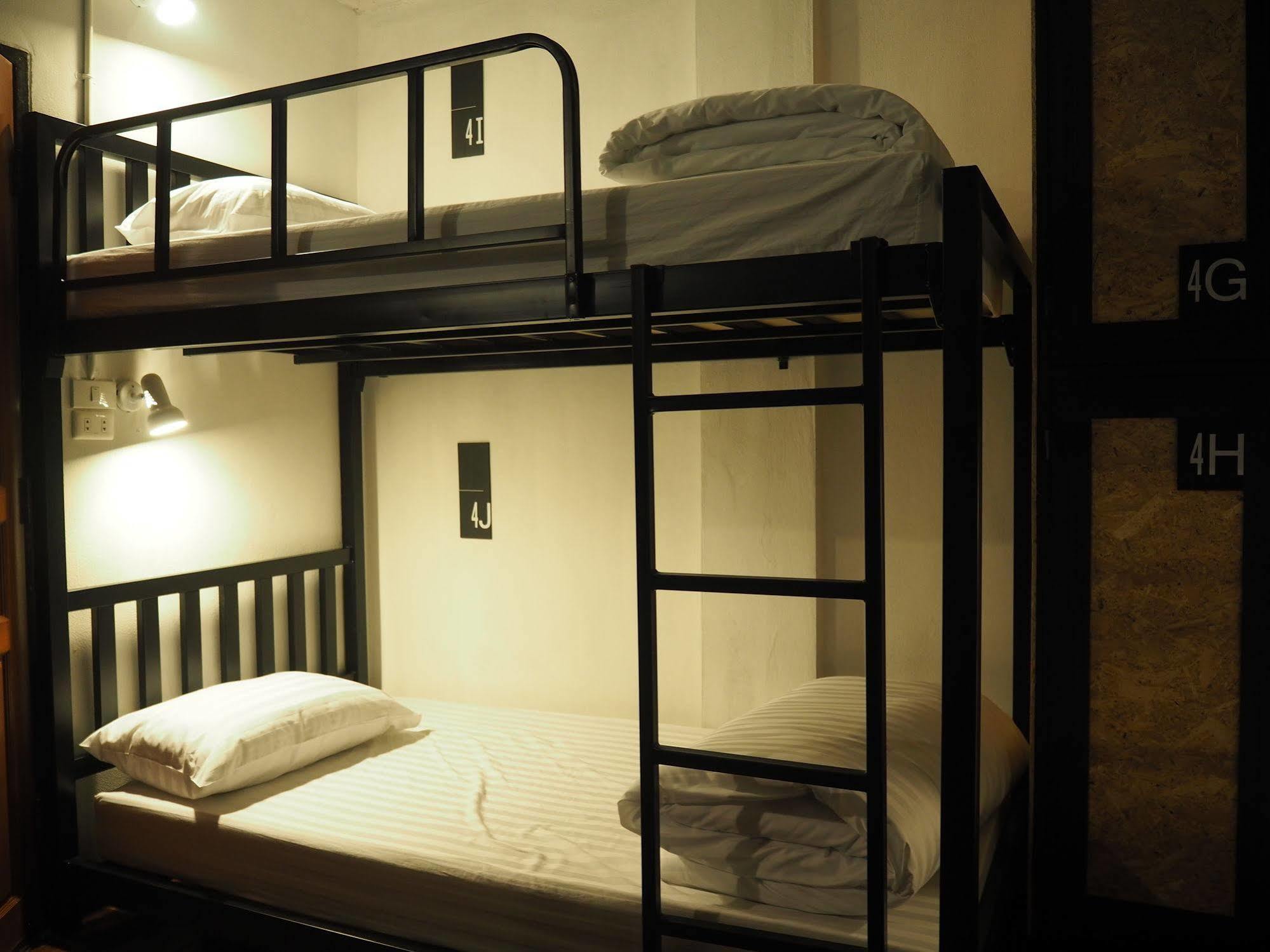 Eden Walking Street Hostel Chiang Mai Exteriör bild
