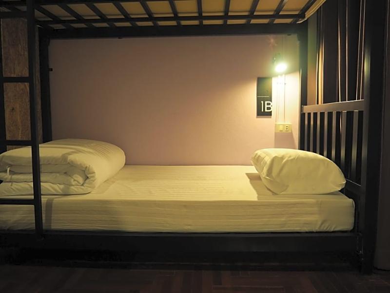 Eden Walking Street Hostel Chiang Mai Exteriör bild