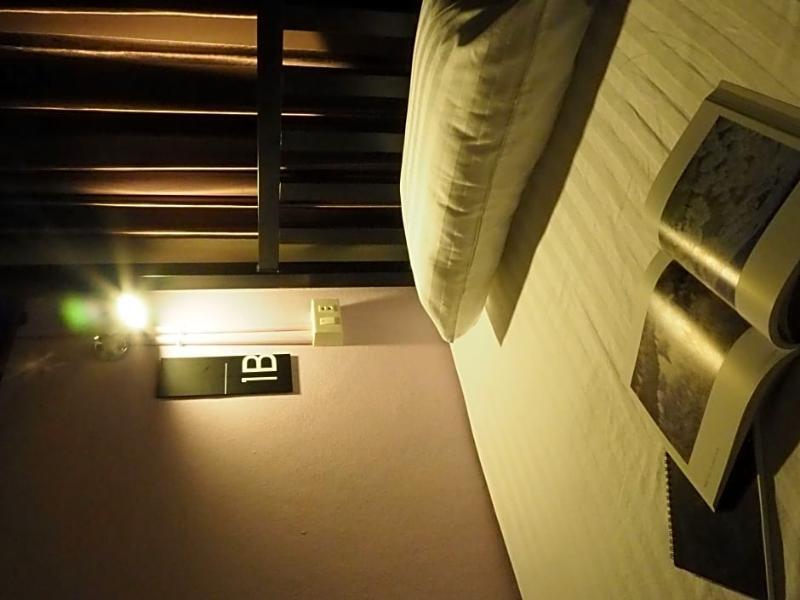 Eden Walking Street Hostel Chiang Mai Exteriör bild